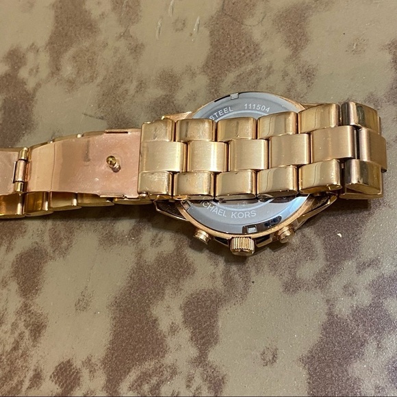 Michael Kors Oversized Rose Gold Watch MK-5778 - Picture 6 of 10